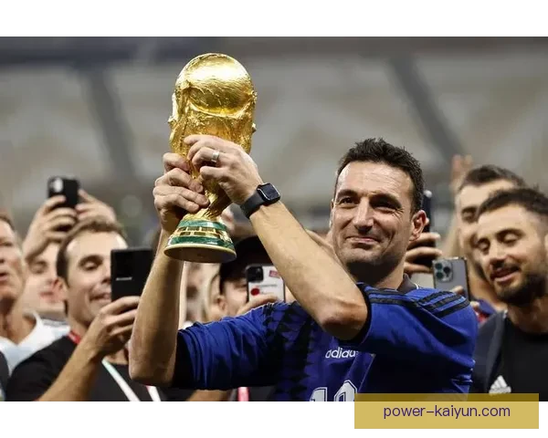 斯卡洛尼战术调整效果显著，阿根廷队表现稳健迎接下阶段比赛挑战