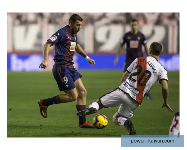 西甲联赛中巴列卡诺逆转胜利，状态持续回暖引人关注