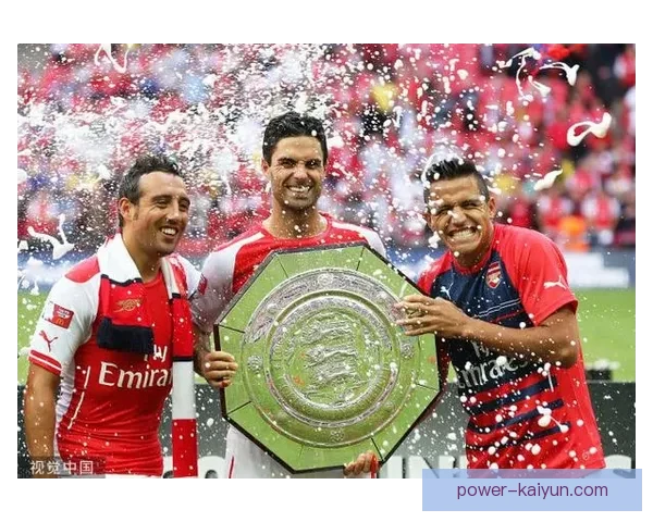 阿尔特塔与滕哈赫近期执教表现对比：战术风格与球队走势分析