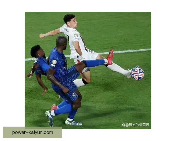 足球右路助攻表现稳健，边路进攻持续提升